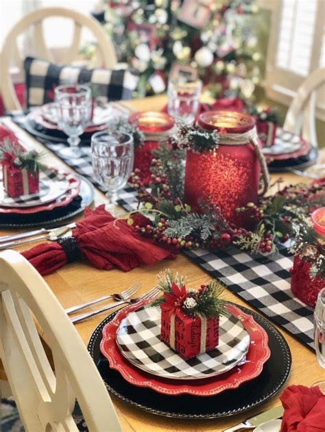31 Amazing Christmas Tablescapes Ideas Homepiez Christmas Table