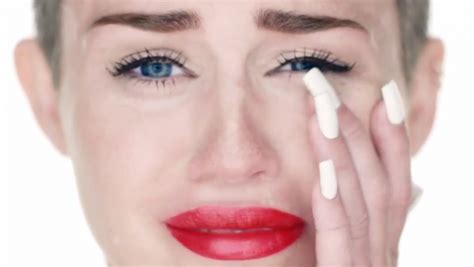 Miley Cyrus Wrecking Ball Directors Cut Testi E Canzoni