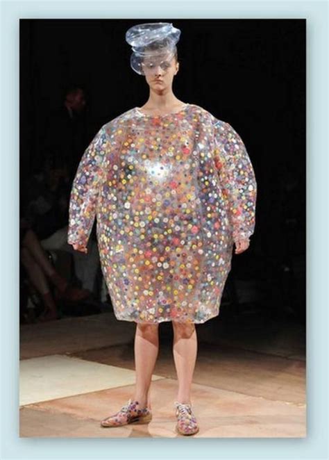 34 Of The Weirdest Things Ever Worn On A Fashion Runway Pleated Jeans Crazy Dresses Crazy