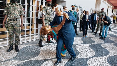 Costa Fecha Tarde Cultural Em Maputo Com Um “pezinho” De Dança Observador