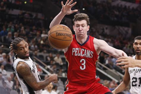 2015-16 Player Reviews: Omer Asik battles to remain ...