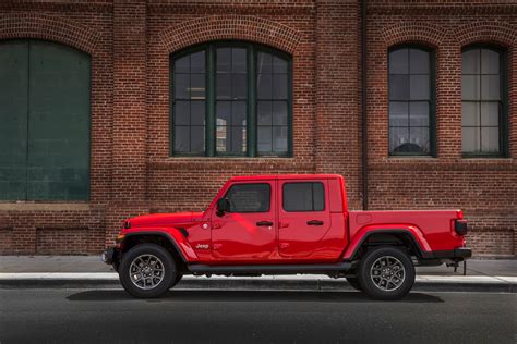 First Drive Review 2020 Jeep Gladiator Is Armored For Battle
