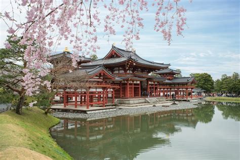 Premium Photo Byodo In Temple In Uji Kyoto Japan During Spring