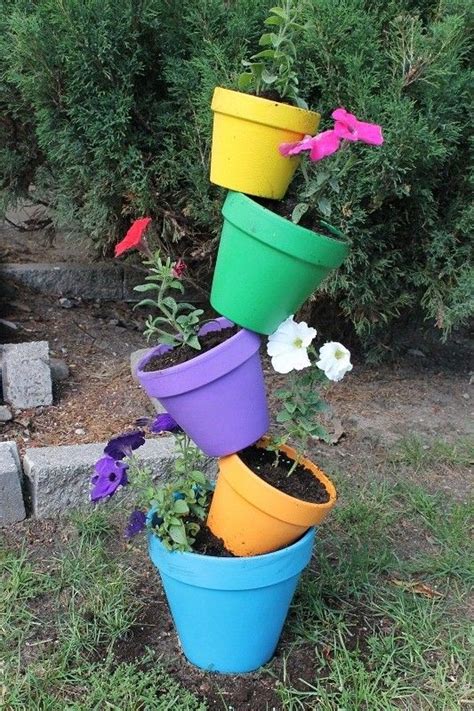 Topsy Turvy Flower Pots On A Pole Diy Topsy Turvy Flower Pots Krukor