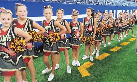 Youth football players and cheerleaders experience the big time - The