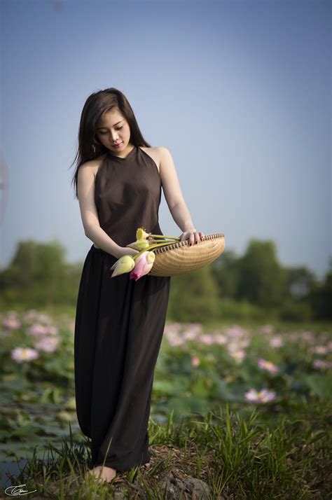 Kinh tế, chính trị, xã hội, thế giới, giáo dục, thể thao, văn hóa, giải trí, công nghệ. Sen và áo yếm