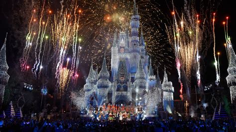 Disney Parks Unwrap Holiday Magic With Star Studded Specials Across Abc