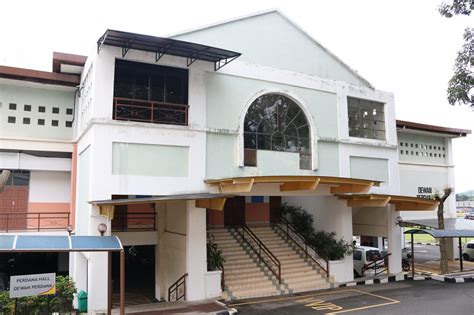 It is an ideal part time job for those that do not have to deal with a lot of distractions. M'sian Student Breaks Dorm Curfew To Get To His Part-Time Job