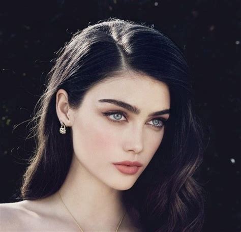 Female Book Characters Kendall Jenner Hair Looks Teen Gray Eyes