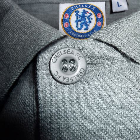 Последние твиты от chelsea fc (@chelseafc). FC Chelsea Herren Polo-Shirt mit originalem Fußball-Wappen ...