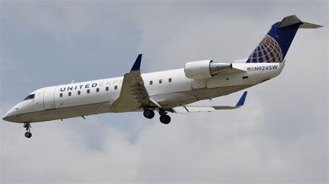 N924sw United Express Mitsubishi Crj 200 By Peter Cuthbert