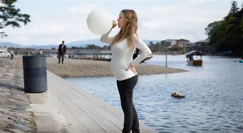 Pregnancy Time Lapse Video Mum To Bes Bump Grows As She Inhales Large