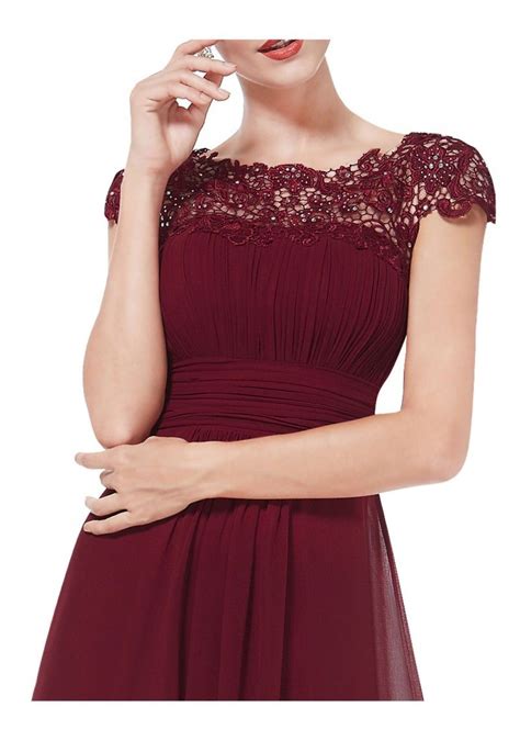 Sie sind elegant, reizend und wunderschön. Edles langes Spitze Abendkleid in Bordeaux Rot - bei ...