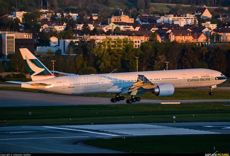 B Kqw Cathay Pacific Boeing 777 300er At Zurich Photo Id 722948