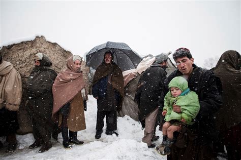 Aid Groups Rush To Help Afghans In Freezing Camps The New York Times