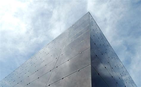 Smart Solar Glass Boosts Sustainability Architectureau