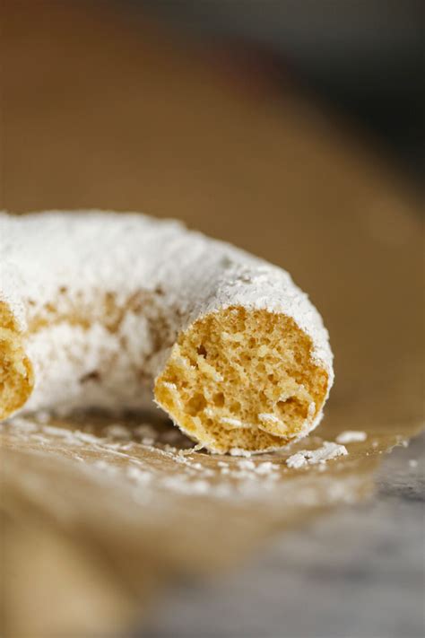 Fluffy Amazing Vegan Powdered Donuts