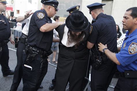 Protesters Clash Over Fund Raising For Brooklyn Rabbi Nechemya Weberman