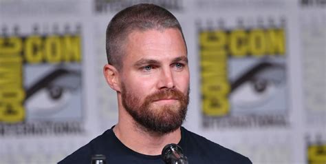 Arrow Star Stephen Amell Suffers Back Injury Performing Stunt