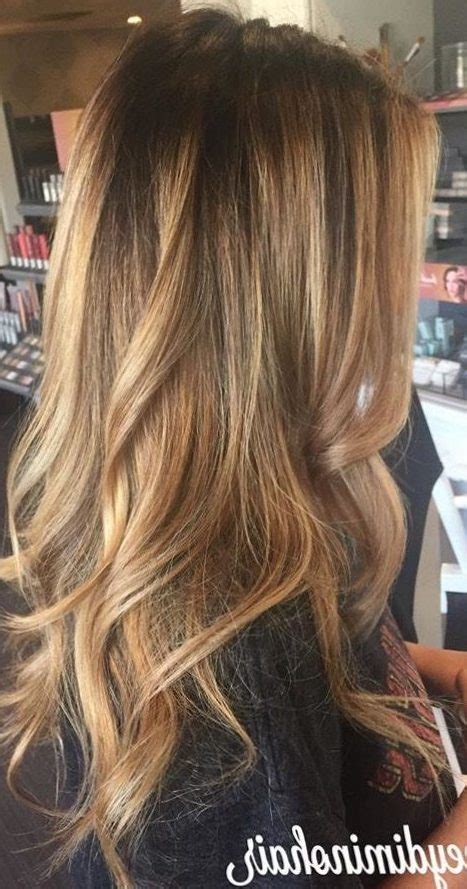 This combination looks great as it does not look too bold on the whole and the chestnut brown color seems to create a balance with the golden highlights. 37 Hair Colour Trends 2019 for Dark Skin That Make You Look Younger - Hair Colour Style