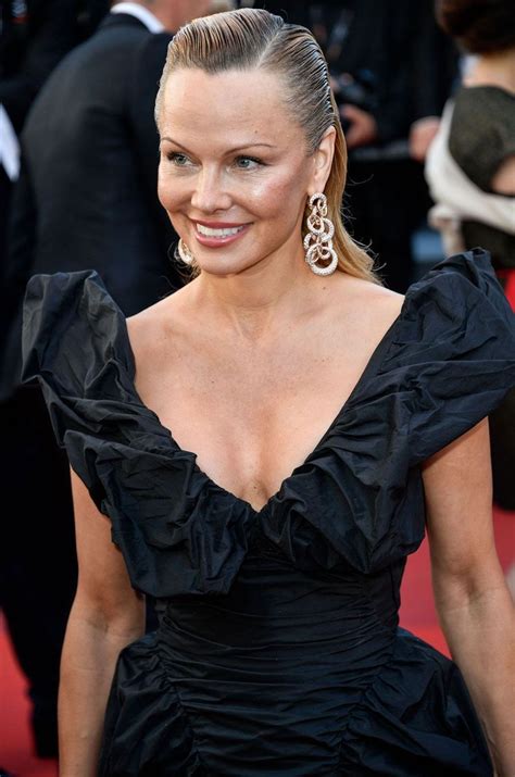 Cannes 2017 Pamela Anderson Plus Glamour Que Jamais
