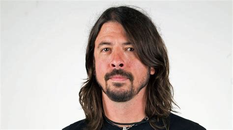 If you have 20 minutes to spare and are a fan of the foo, the interview is pretty awesome. Why does Dave Grohl always chew gum when he sings? - Radio X