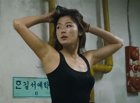 Mengintip Transformasi Gaya Busana Jun Ji Hyun Aktris Korea Termahal Parapuan