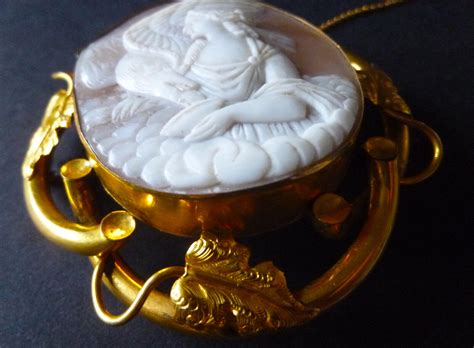 Antique Victorian Pinchbeck Huge Carved Shell Cameo Woman With Swan