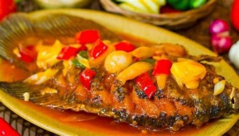 Pernah mencicipi ikan gurame saus padang saat prasmanan di sebuah hotel, koq enak ya. Resep Ikan Bakar Gurame Padang Yang Pedas Dan Menggoyang ...