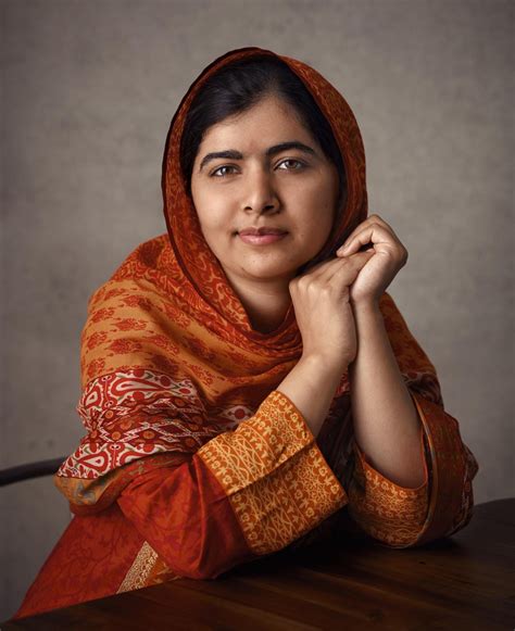 The audio from the piece is an excerpt from an address malala made at the united nations in 2013. Malala Yousafzai se gradúa de la Universidad de Oxford