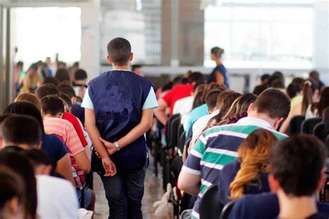Muitos alunos costumam prestar, além do enem (exame nacional do ensino médio), vestibulares de esta escolha deve ser feita de acordo com a sua preferência e também sua disponibilidade, já que as provas são realizadas em datas diferentes. FISCAL ENEM 2021 → Como ser fiscal ENEM 【INSCRIÇÃO】