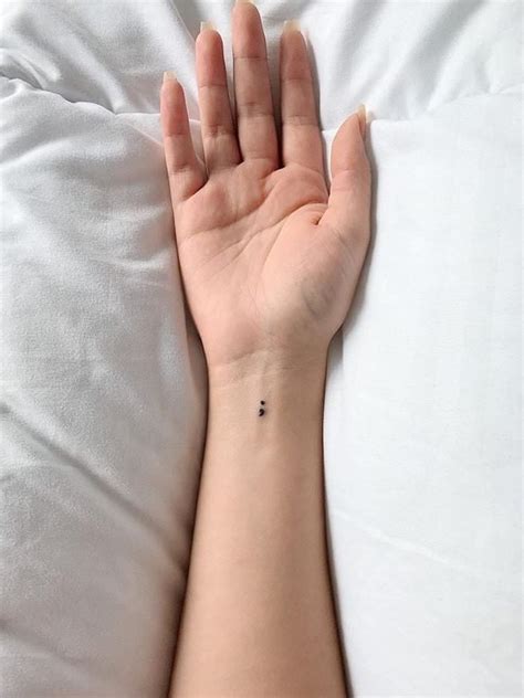 Small Wrist Tattoo Smallwristtattoowithmeaning Tatuagens Femininas
