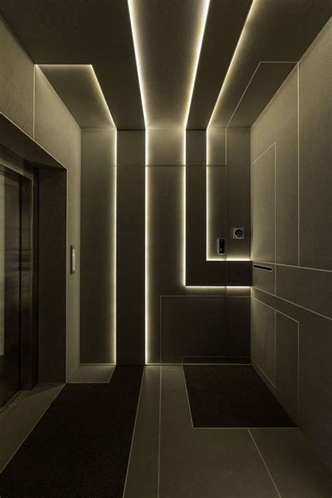 Taupe wandfarbe abgehangte decke mit indirekter beleuchtung als. Indirekte LED Beleuchtung durch Lichtpaneele im modernen ...