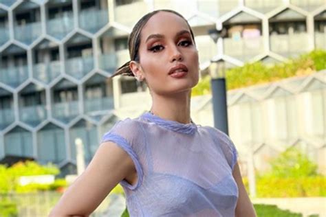 Cinta Laura Dikritik Pakai Baju Lebaran Seperti Outfit Ke Pantai