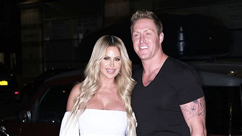 kim zolciak poses nude with hat in photo by husband kroy biermann hollywood life