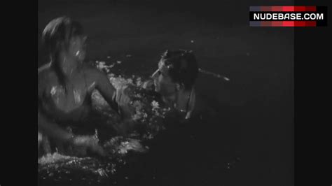 Fay Wray Nip Slip In Lake King Kong 0 09 NudeBase Com