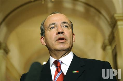 Photo Mexican President Felipe Calderon Visits With Congressional