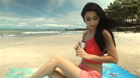 Video Iklan Axe Tyas Mirasih Yang Hot And Sexy Indonesia Youtube