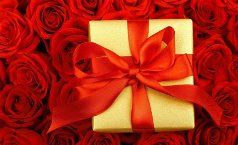 Whether you're looking for a grand gesture gift or a sweet and simple gift, we have it all. Top 10 Most Unique Valentine's Day Gifts For Her