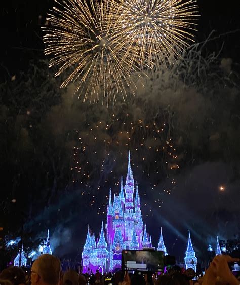 Magic Kingdoms New Years Eve Fireworks Are Spectacular