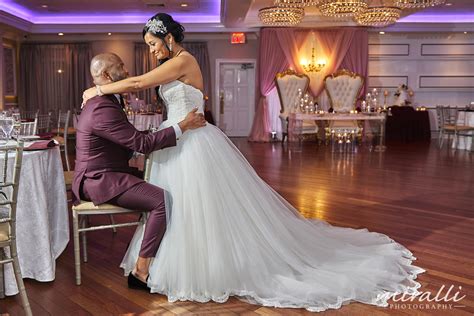 But you'll need more than the latest dslr camera and a big lens to make the bride and groom swoon over your photos. Long Island Wedding Photography | Long Island Wedding Photographers | Miralli Photography