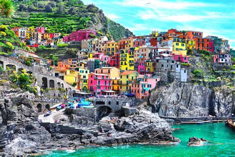 Una de la regiones mas hermosas de la costa italiana , spezia, reúne cinco pueblos pequeños al pie de la montaña, monterosso, vernazza, corniglia. Cinque Terre: lo mejor de Italia cabe en estos cinco pueblos