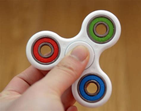 Russia Launches Investigation Into Fidget Spinners As They ‘zombify Youth Ubergizmo