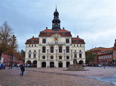Jahrhundert, in dem die eltern des dichters heinrich heine lebten. Rathaus Lüneburg Foto & Bild | architektur, deutschland ...