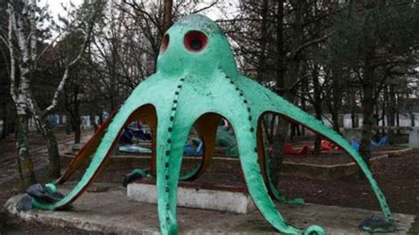 Photos Of Creepy Playgrounds In Russia Will Haunt You Forever Au