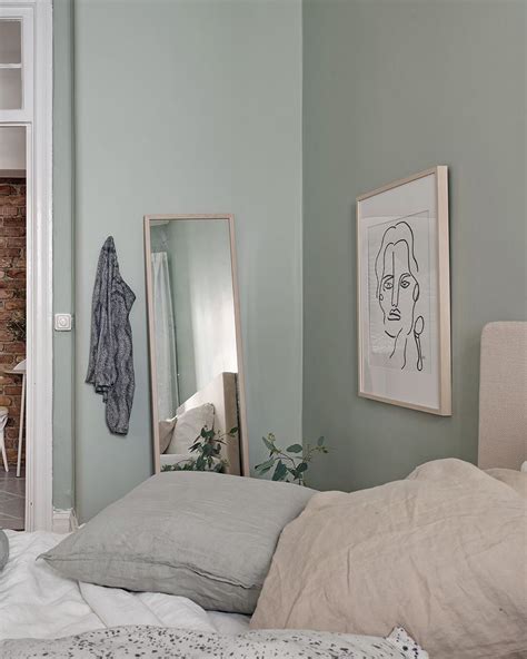 Raffinée et originale, la chambre verte contemporaine a tout pour plaire. Un intérieur scandinave en beige et motifs floraux en 2020 ...