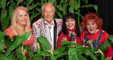 Hit Country Music Variety Show Hee Haw Brings Their Comedy And Music To