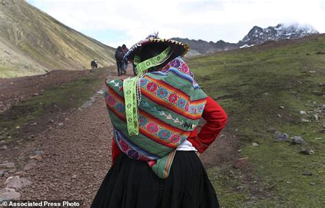 Tourists Flocking To Perus Newfound Rainbow Mountain Daily Mail Online