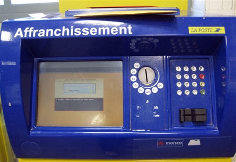 La banque postale vous accompagne au quotidien. L'automate de la poste française: vous êtes forcés de l'adopter!