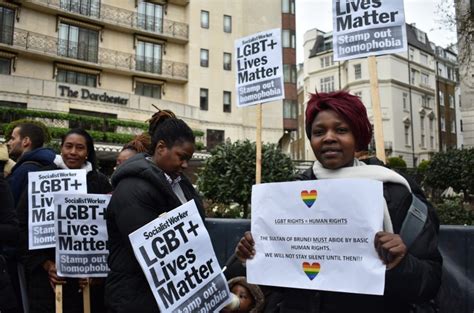 gay rights campaigners protest brunei stoning law at dorchester hotel metro news